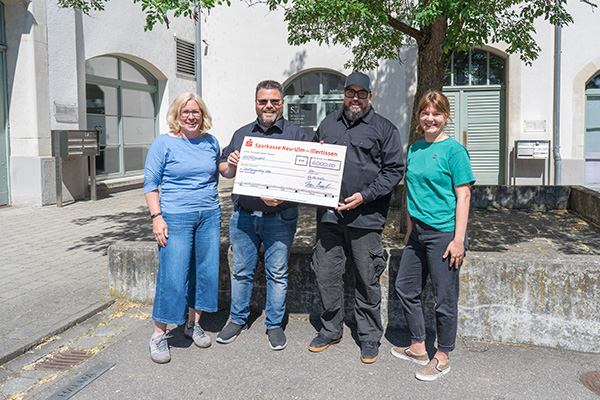 With fire for the next generation - Donation to Stadtjugendring Ulm